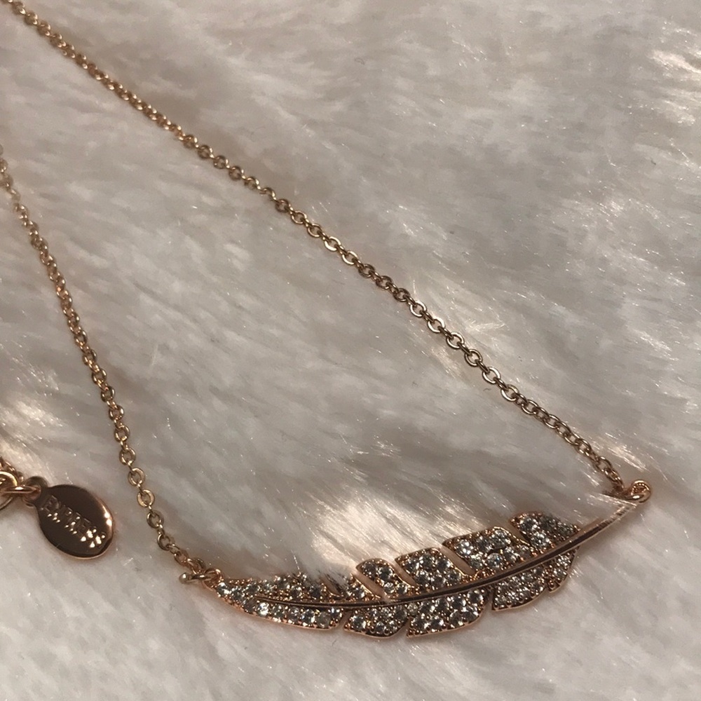 Rose gold leaf necklance